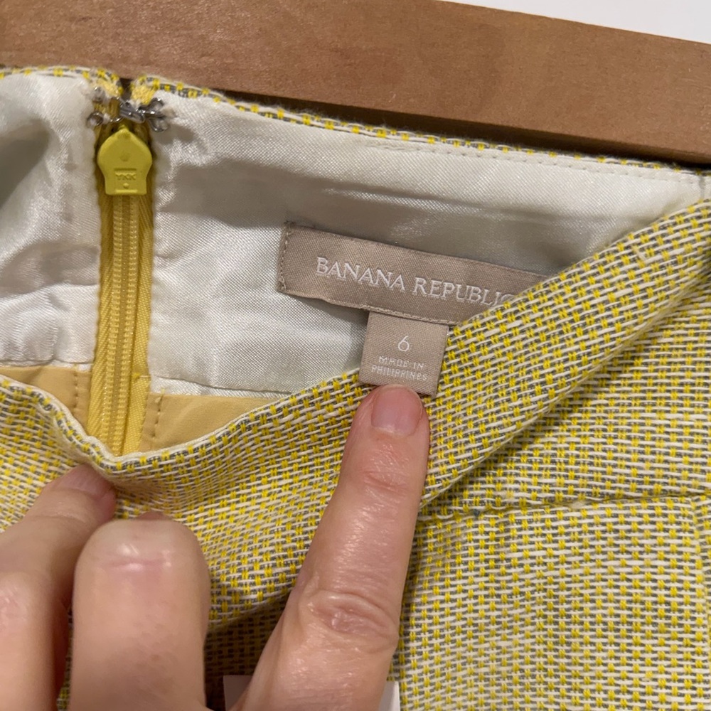 Banana Republic Lemon Yellow Pencil Skirt - Picture 4 of 9